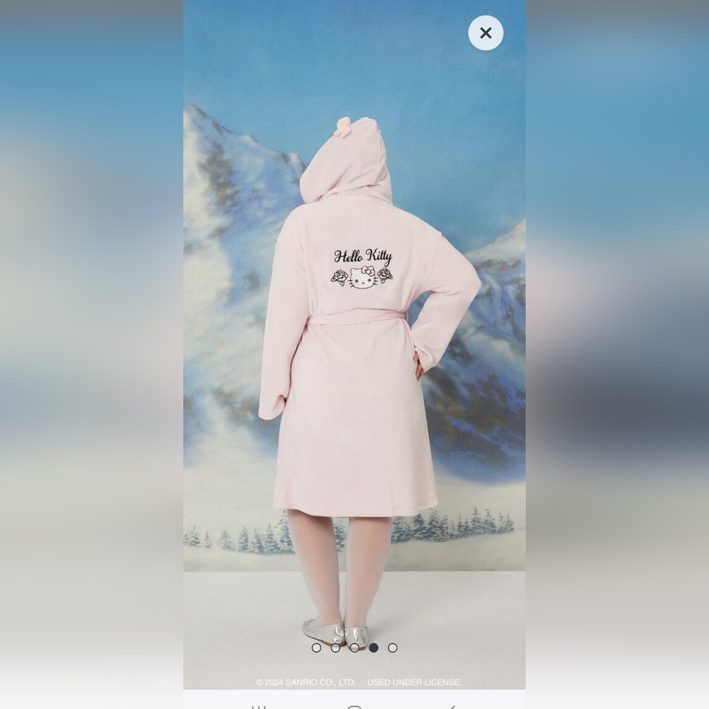 Forever 21 Light Pink Hello Kitty Robe